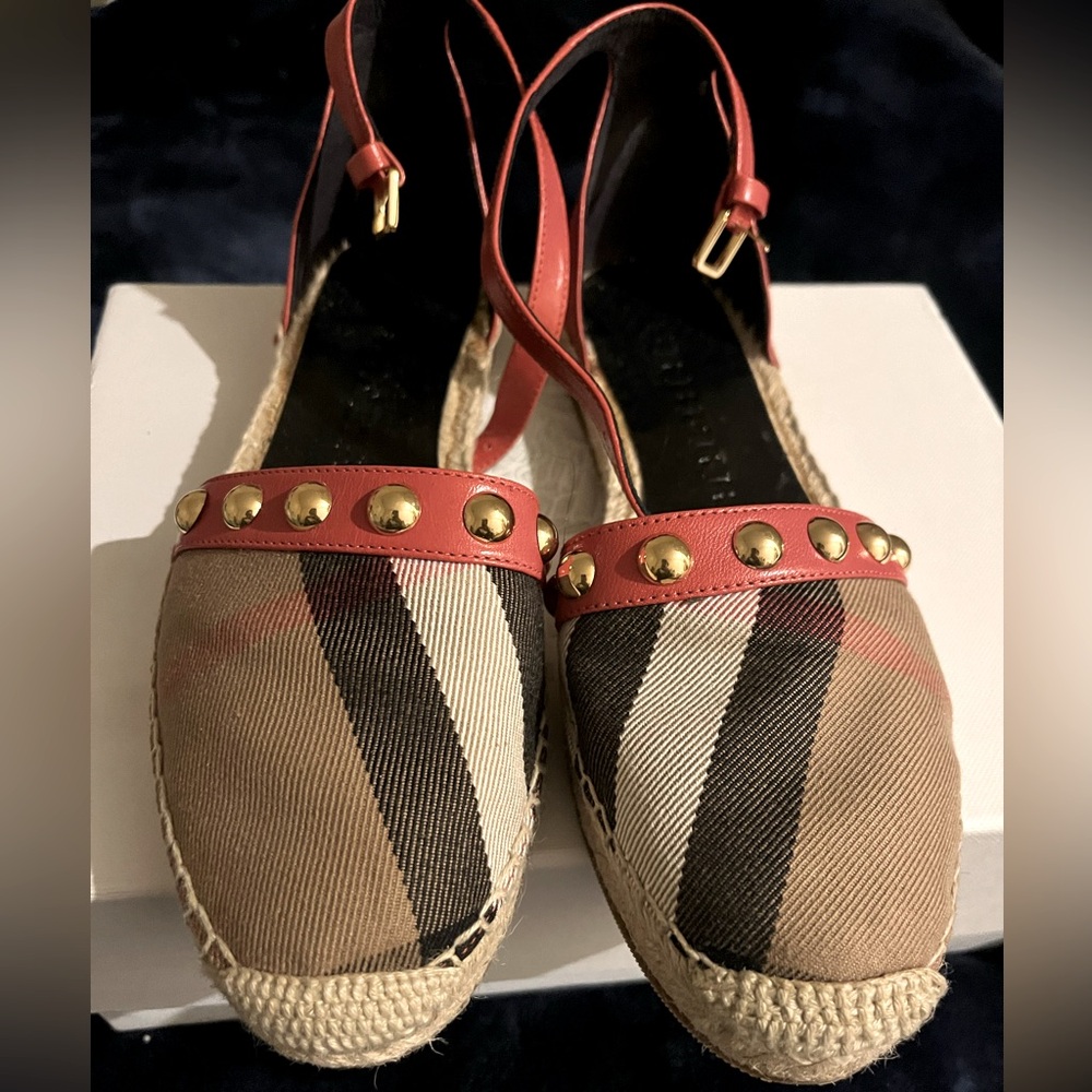 Studded Espadrille Flats Sandal
Size 36 price negotiable